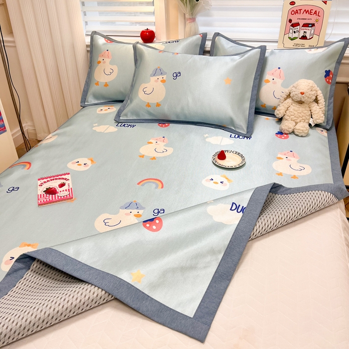 91家纺网 家纺一手货源 找家纺 懒猫家纺 2026新款600D数码印花冰丝凉席系列 幸运鸭