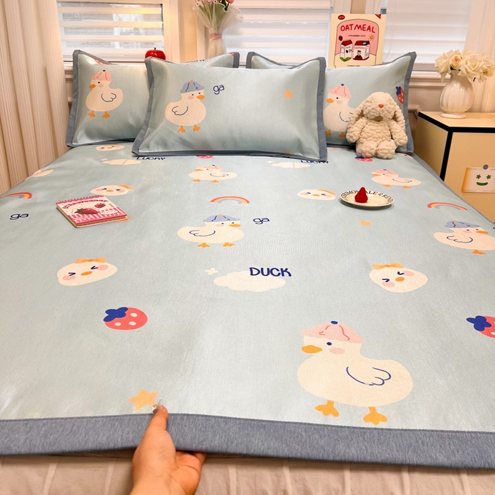 91家纺网 家纺一手货源 找家纺 懒猫家纺 2026新款600D数码印花冰丝凉席系列 幸运鸭