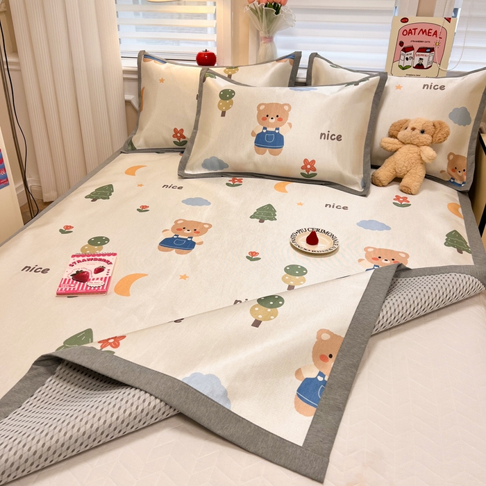 91家纺网 家纺一手货源 找家纺 懒猫家纺 2026新款600D数码印花冰丝凉席系列 森林小熊