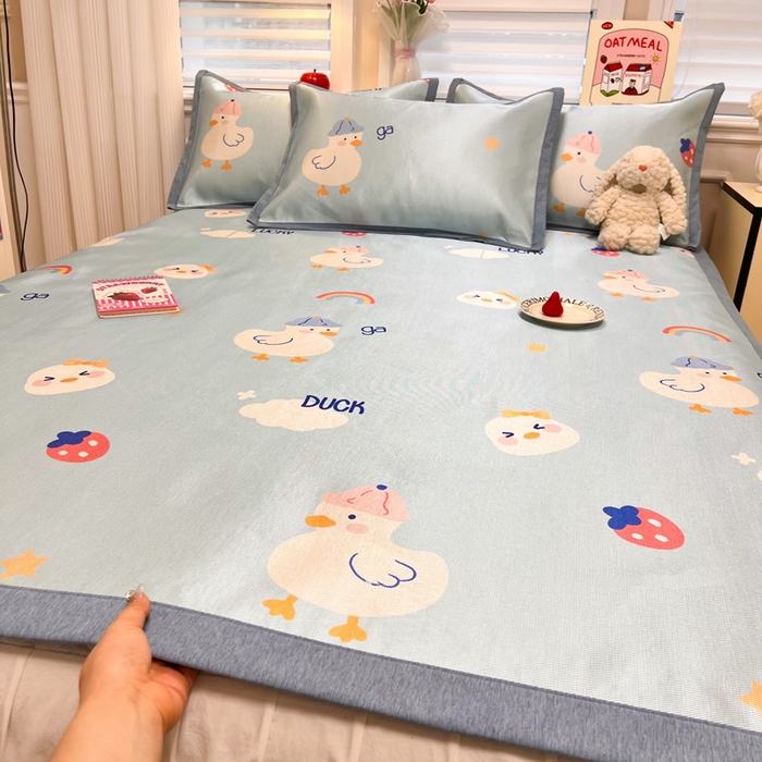 91家纺网 家纺一手货源 找家纺 懒猫家纺 2026新款600D数码印花冰丝凉席系列 幸运鸭