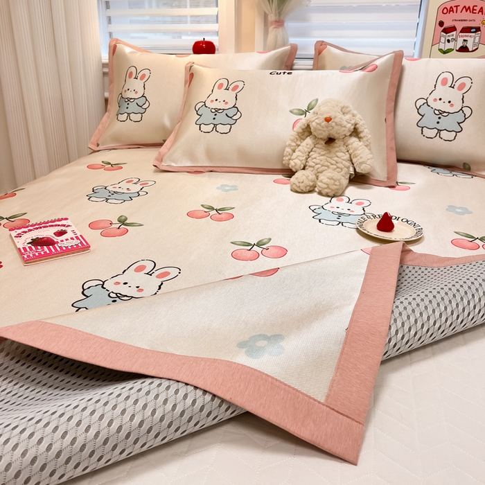 91家纺网 家纺一手货源 找家纺 懒猫家纺 2026新款600D数码印花冰丝凉席系列 兔小桃