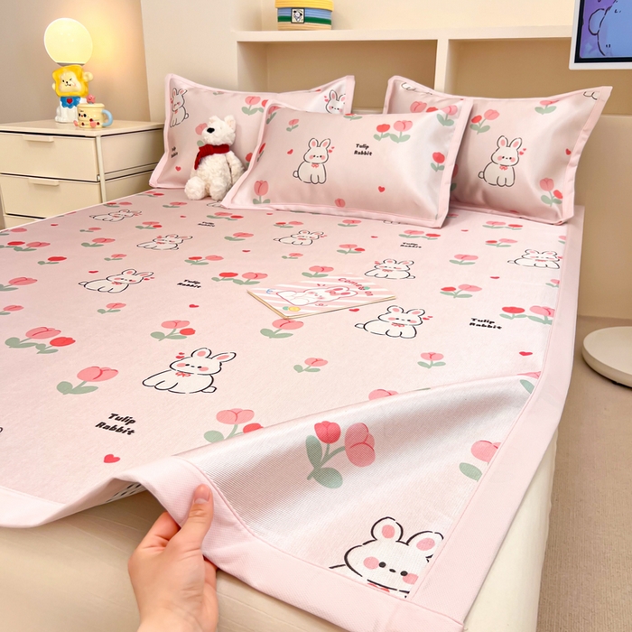 91家纺网 家纺一手货源 找家纺 懒猫家纺 2026新款600D数码印花冰丝凉席系列 郁金香小兔