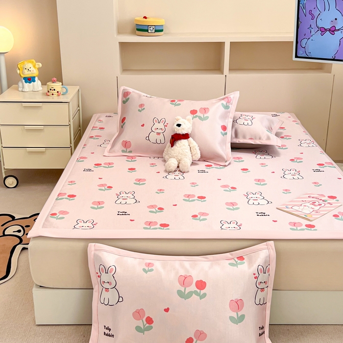 91家纺网 家纺一手货源 找家纺 懒猫家纺 2026新款600D数码印花冰丝凉席系列 郁金香小兔