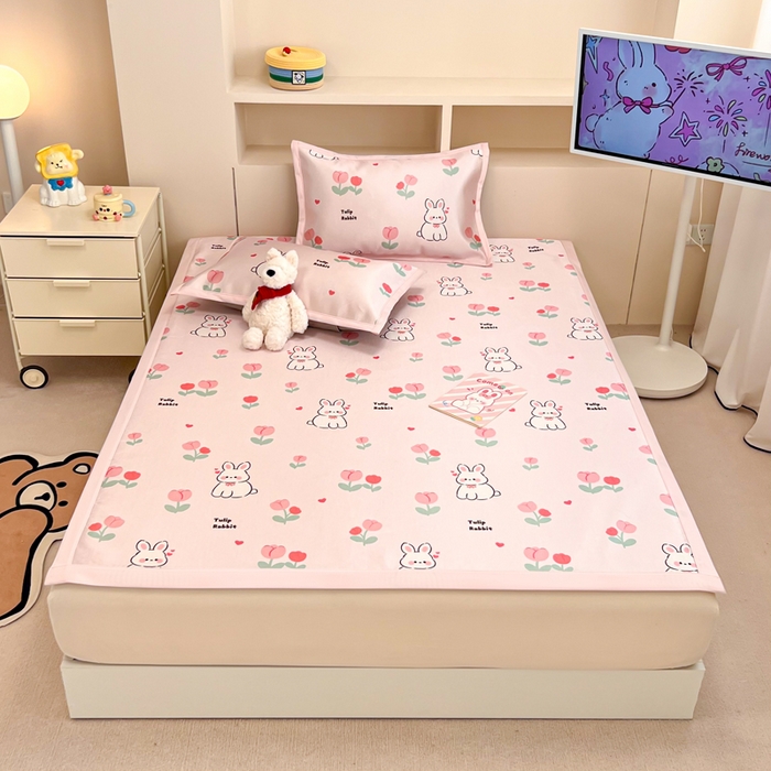 91家纺网 家纺一手货源 找家纺 懒猫家纺 2026新款600D数码印花冰丝凉席系列 郁金香小兔