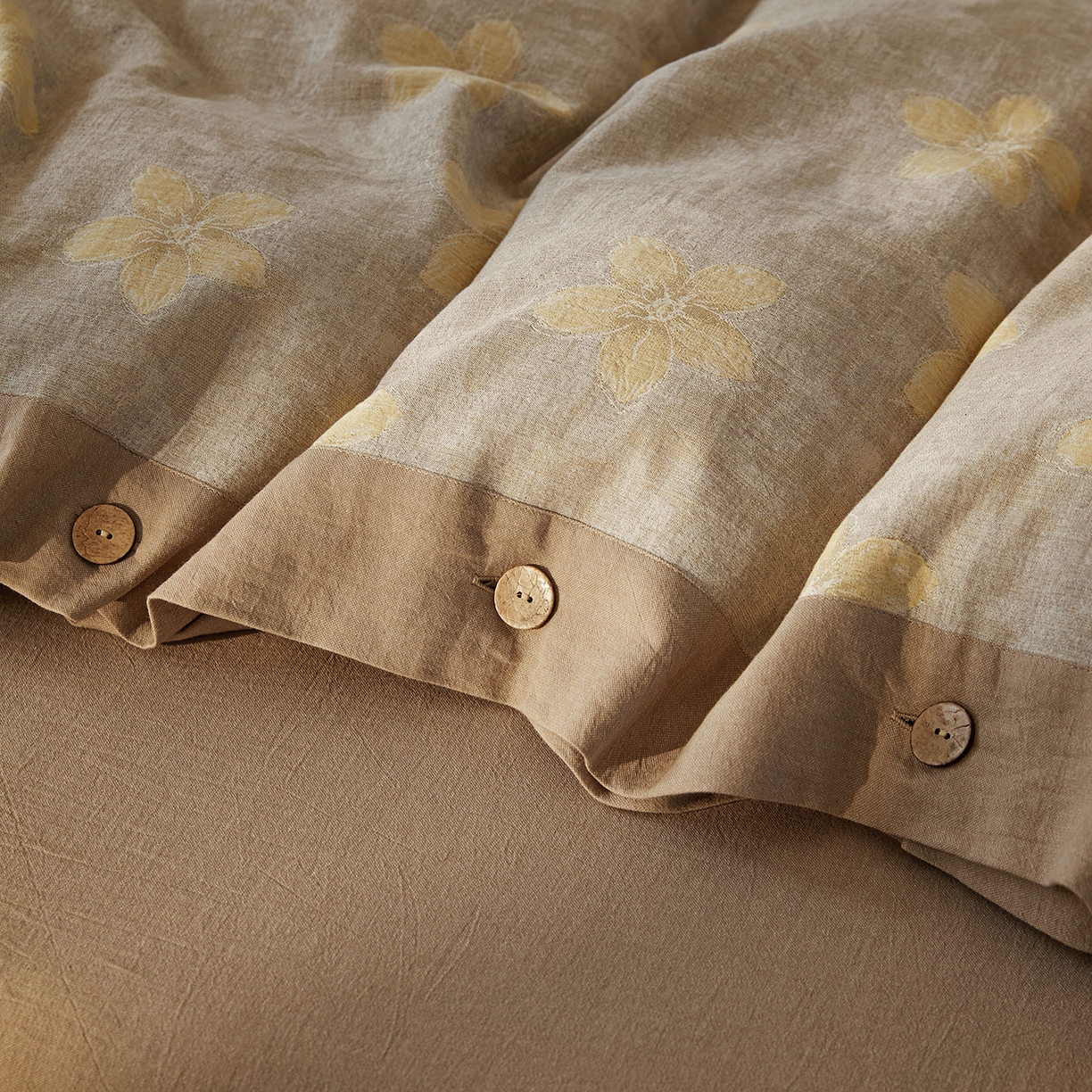 91家纺网 家纺一手货源 找家纺 （总）仰望棉麻双层纱供应链 2026新款艺语一花三色全棉色织提花双层纱纽扣款四件套