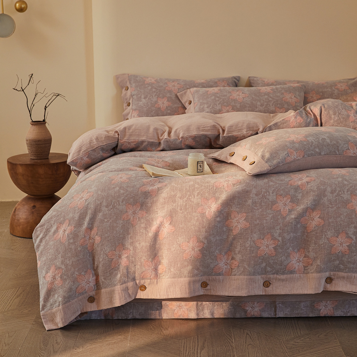 91家纺网 家纺一手货源 找家纺 仰望棉麻双层纱供应链 2026新款艺语一花三色全棉色织提花双层纱纽扣款四件套 艺语-藕紫