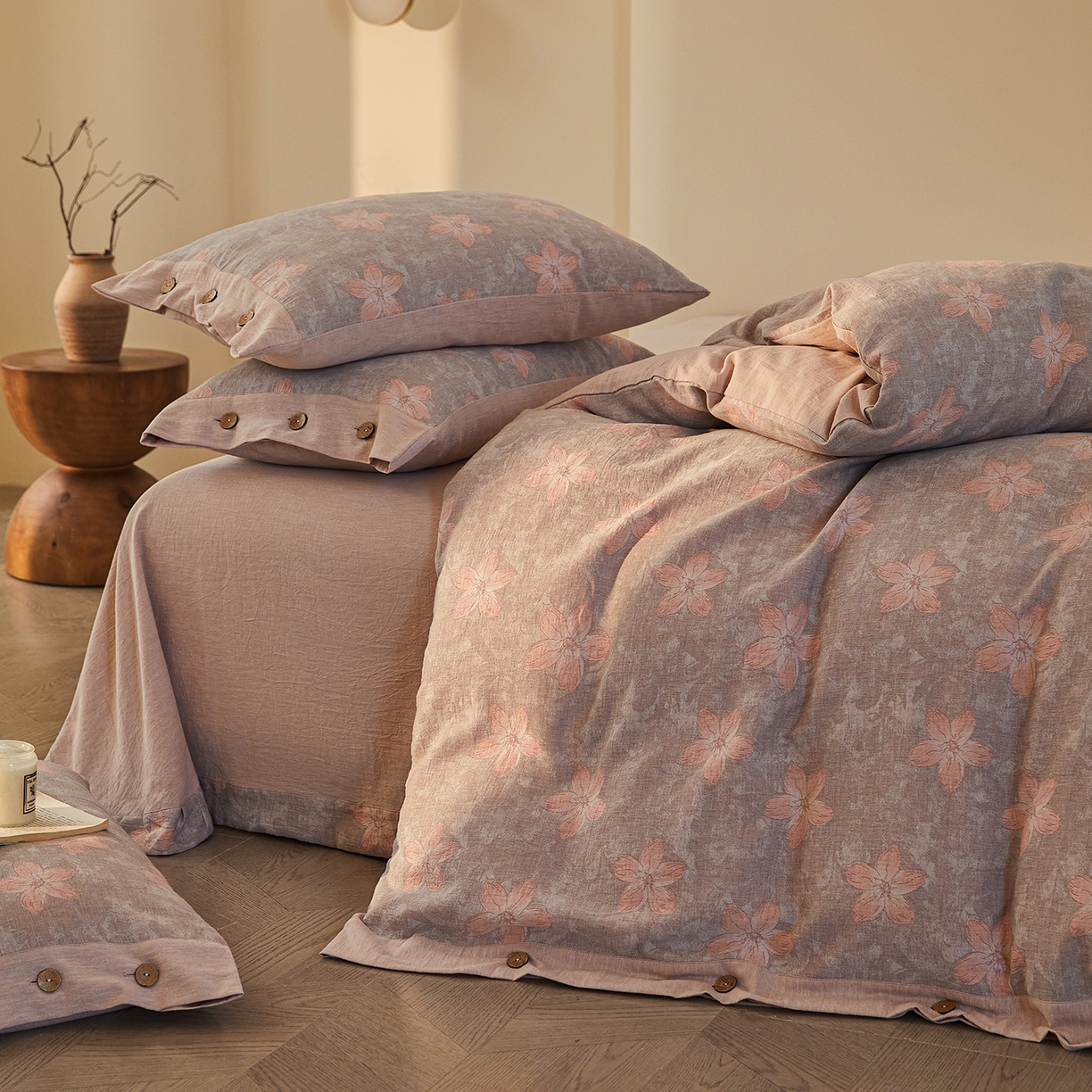 91家纺网 家纺一手货源 找家纺 仰望棉麻双层纱供应链 2026新款艺语一花三色全棉色织提花双层纱纽扣款四件套 艺语-藕紫