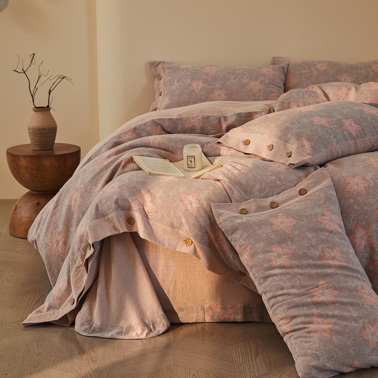 91家纺网 家纺一手货源 找家纺 仰望棉麻双层纱供应链 2026新款艺语一花三色全棉色织提花双层纱纽扣款四件套 艺语-藕紫