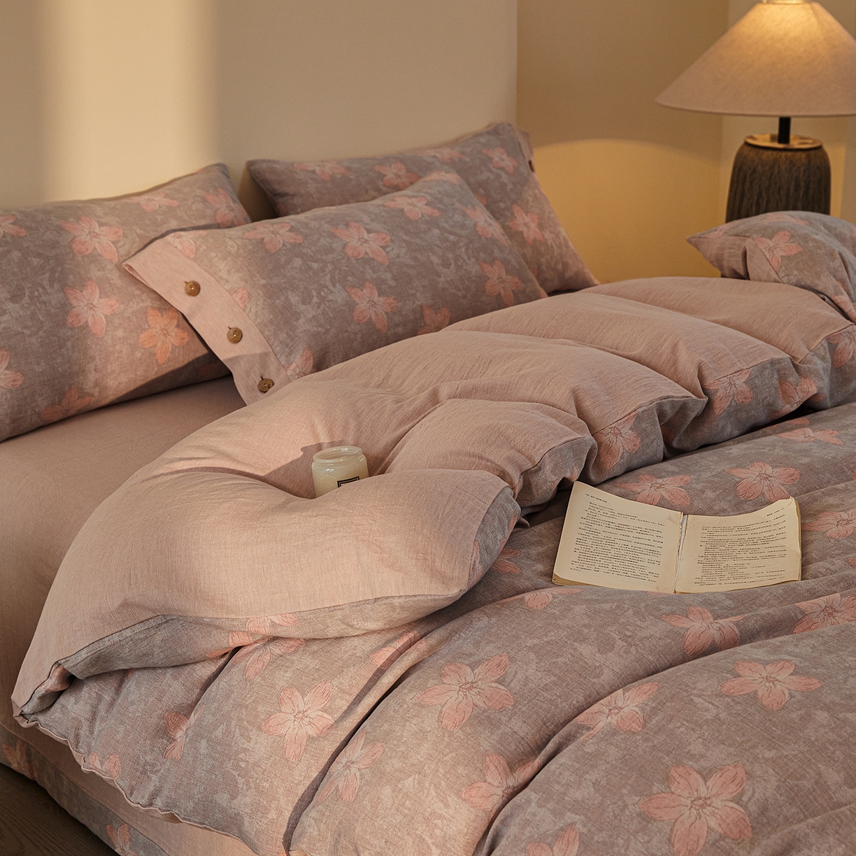 91家纺网 家纺一手货源 找家纺 仰望棉麻双层纱供应链 2026新款艺语一花三色全棉色织提花双层纱纽扣款四件套 艺语-藕紫