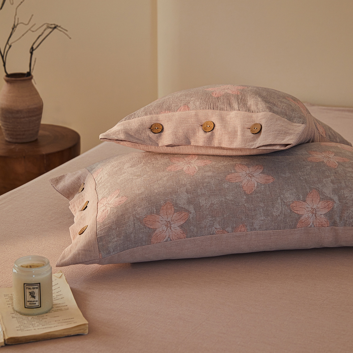 91家纺网 家纺一手货源 找家纺 仰望棉麻双层纱供应链 2026新款艺语一花三色全棉色织提花双层纱纽扣款四件套 艺语-藕紫