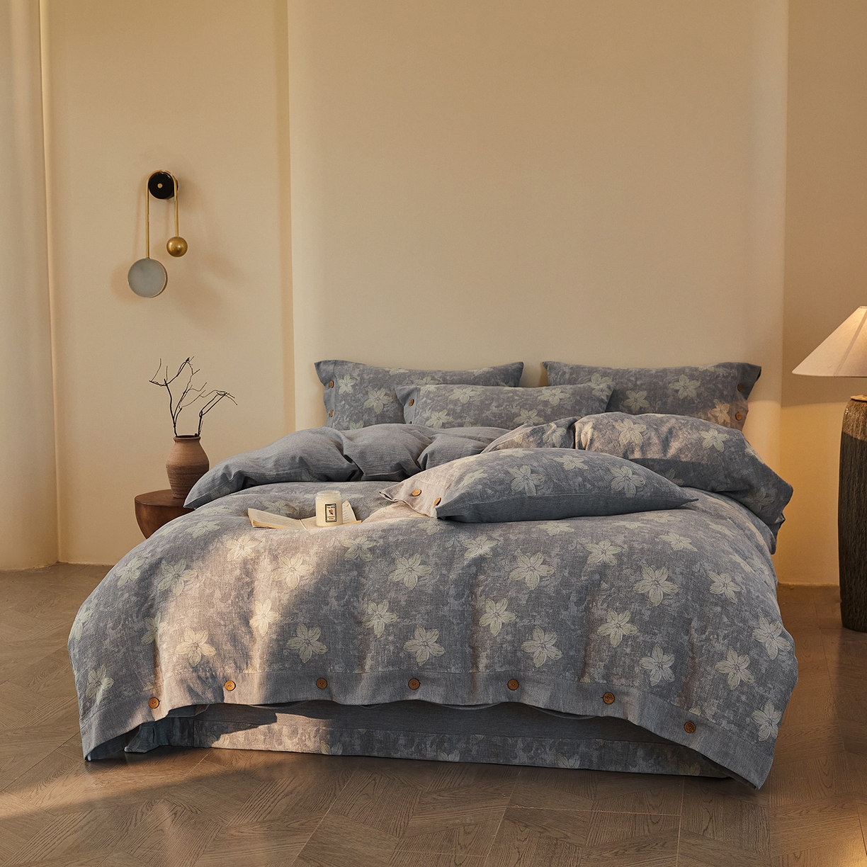 91家纺网 家纺一手货源 找家纺 仰望棉麻双层纱供应链 2026新款艺语一花三色全棉色织提花双层纱纽扣款四件套 艺语-浅灰