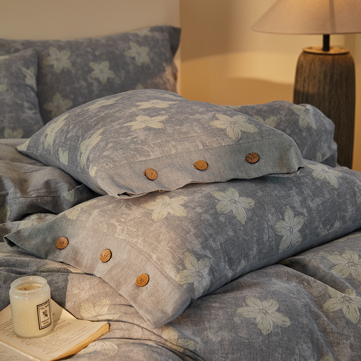 91家纺网 家纺一手货源 找家纺 仰望棉麻双层纱供应链 2026新款艺语一花三色全棉色织提花双层纱纽扣款四件套 艺语-浅灰