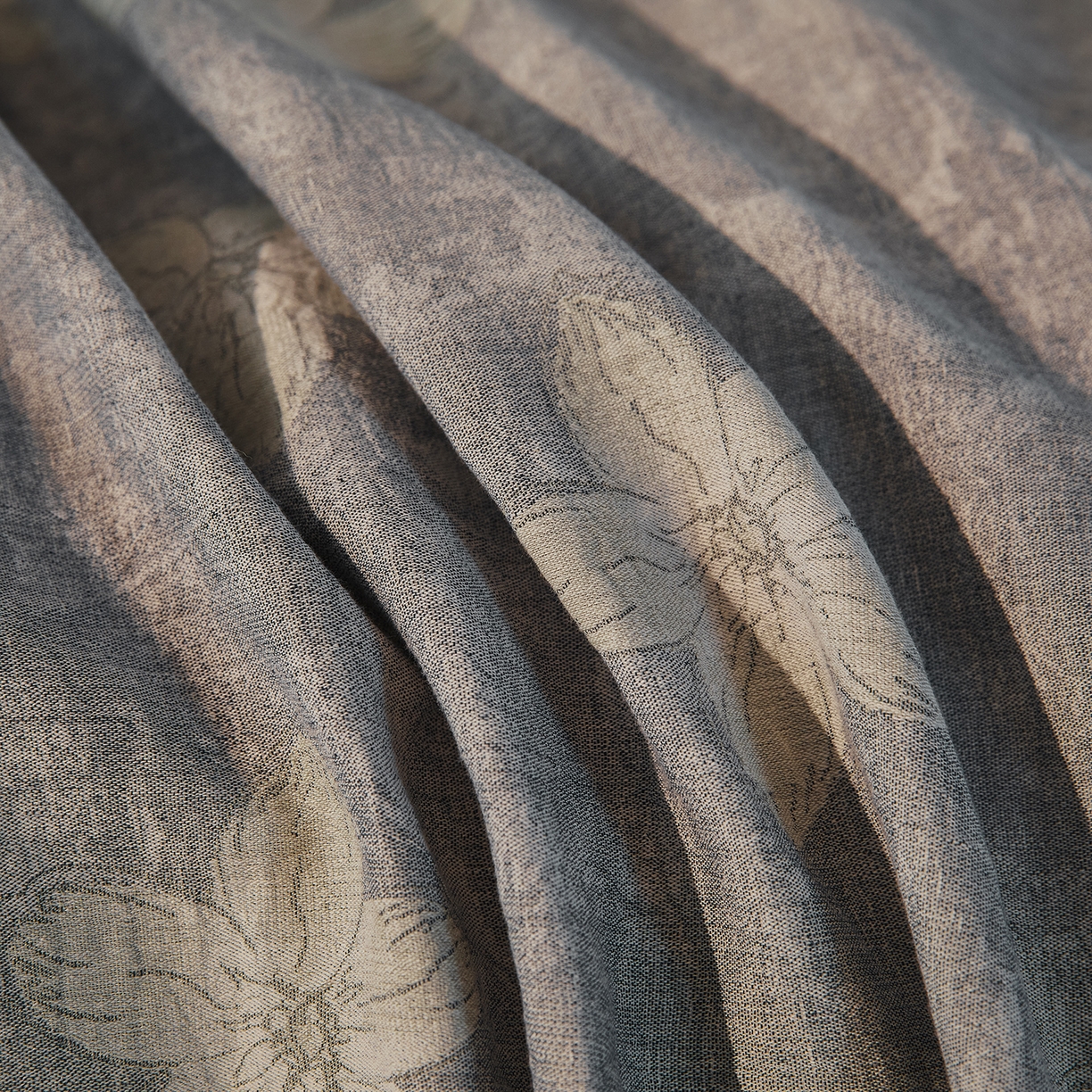 91家纺网 家纺一手货源 找家纺 仰望棉麻双层纱供应链 2026新款艺语一花三色全棉色织提花双层纱纽扣款四件套 艺语-浅灰