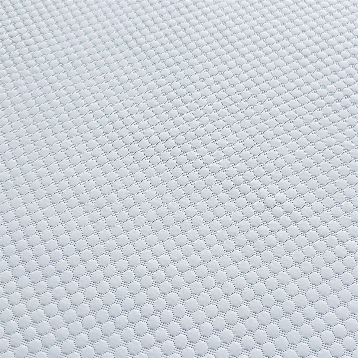 91家纺网 家纺一手货源 找家纺 雯豆家纺 2026新款夏季绣花三明治凉豆豆压花床笠三件套加厚床罩床垫保护套 背带熊床笠款-冰蓝