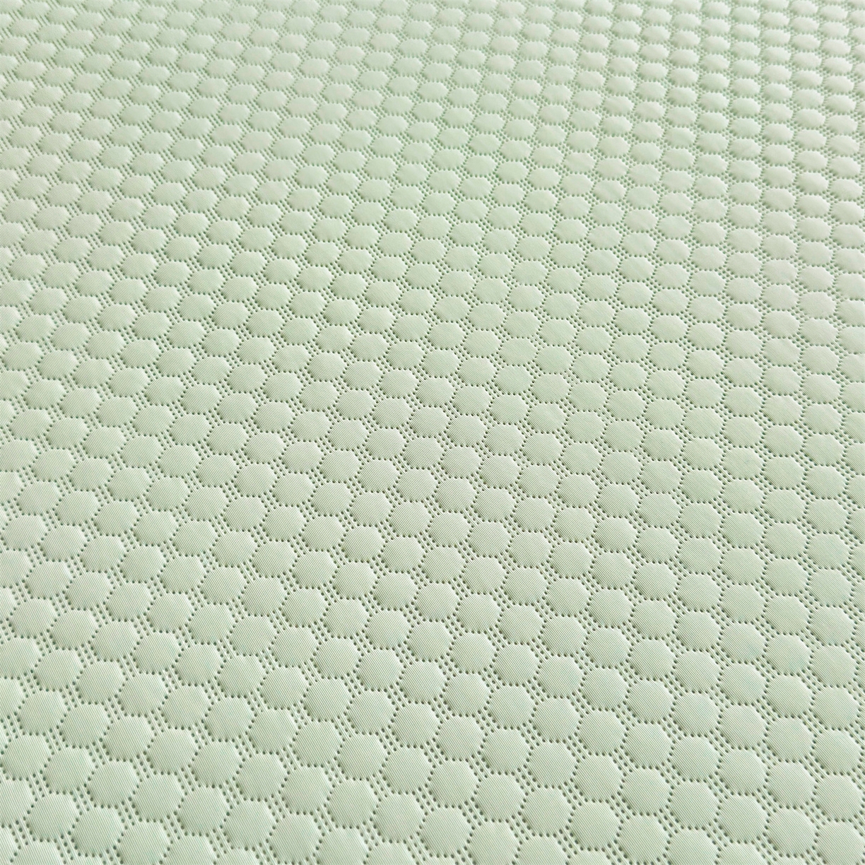 91家纺网 家纺一手货源 找家纺 雯豆家纺 2026新款夏季绣花三明治凉豆豆压花床笠三件套加厚床罩床垫保护套 背带熊床笠款-苹果绿