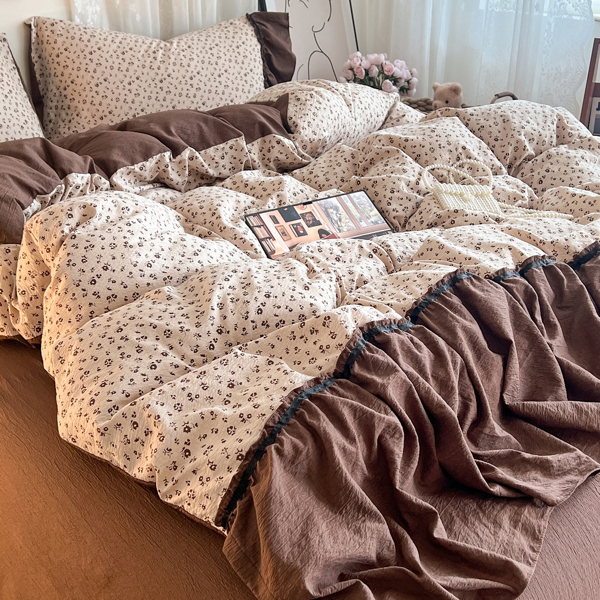 91家纺网 家纺一手货源 找家纺 晨曦家纺 2026新款韩系法式慵懒氛围感印花泡芙花边四件套 可可花舞