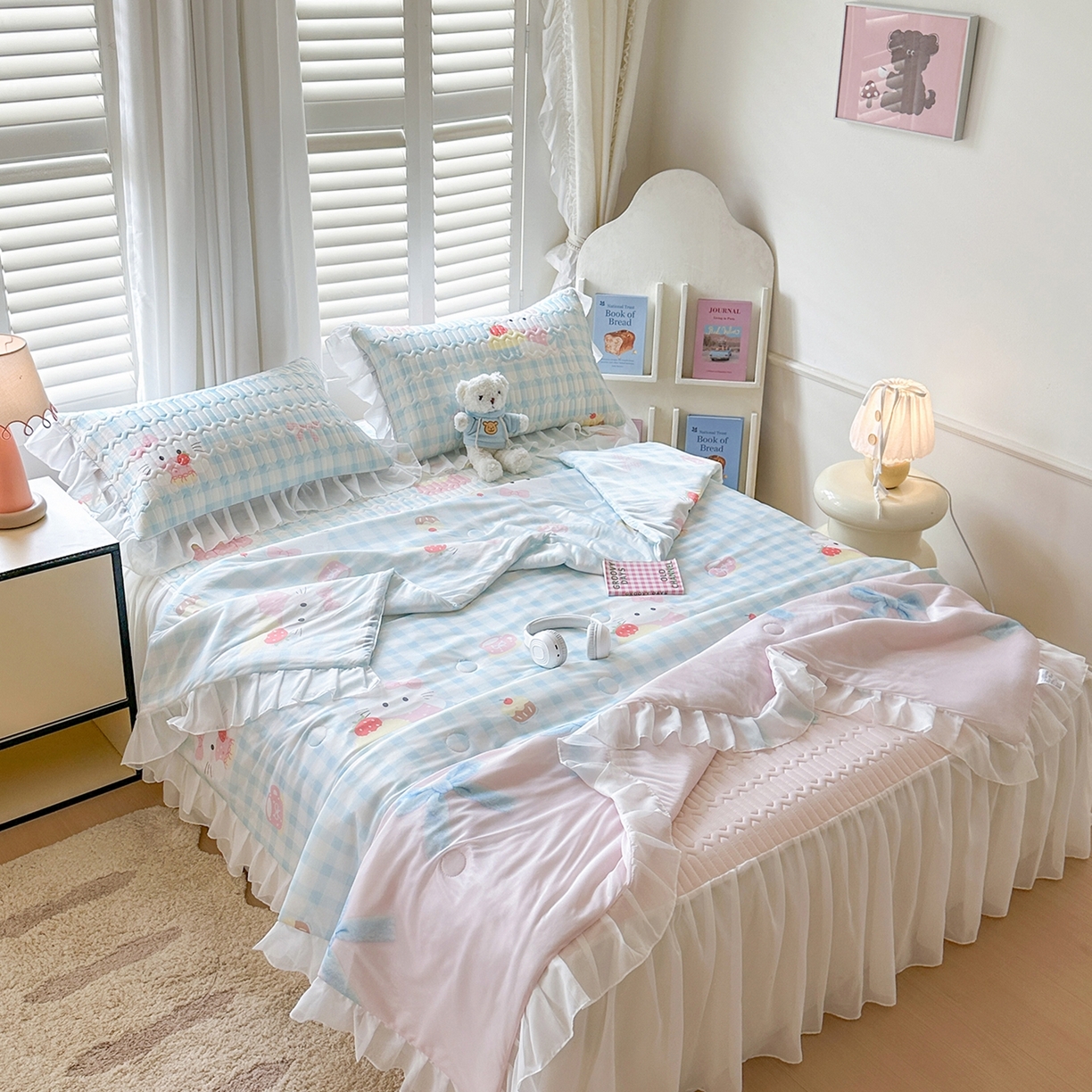 91家纺网 家纺一手货源 找家纺 慕澄2026新款小版印花床裙款乳胶凉席凉感丝夏被四件套 粉蓝乐园