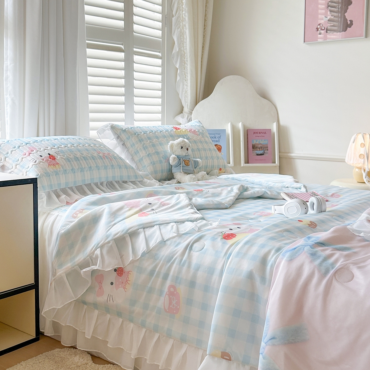 91家纺网 家纺一手货源 找家纺 慕澄2026新款小版印花床裙款乳胶凉席凉感丝夏被四件套 粉蓝乐园