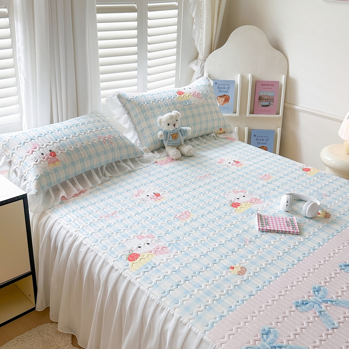 91家纺网 家纺一手货源 找家纺 慕澄2026新款小版印花床裙款乳胶凉席凉感丝夏被四件套 粉蓝乐园