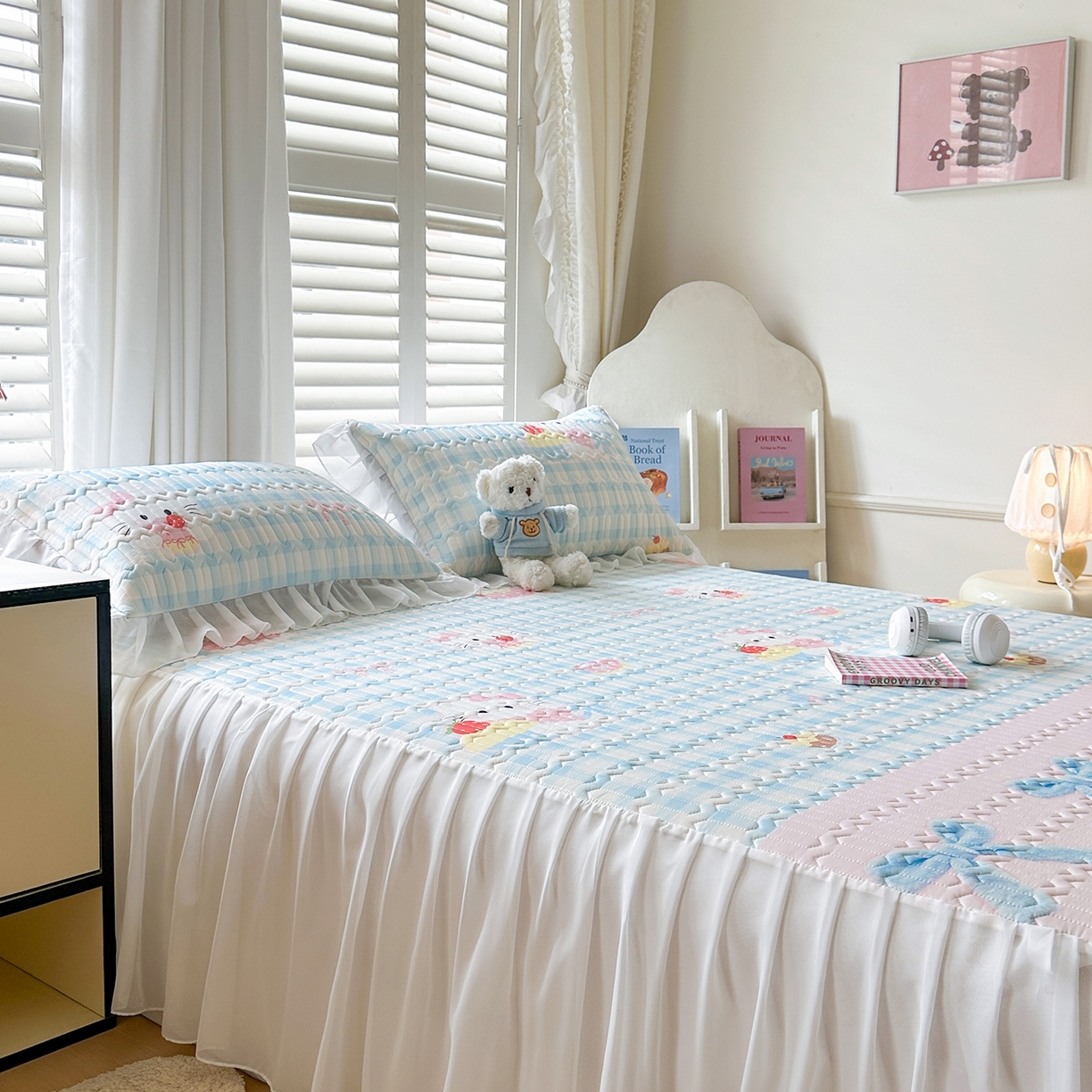 91家纺网 家纺一手货源 找家纺 慕澄2026新款小版印花床裙款乳胶凉席凉感丝夏被四件套 粉蓝乐园