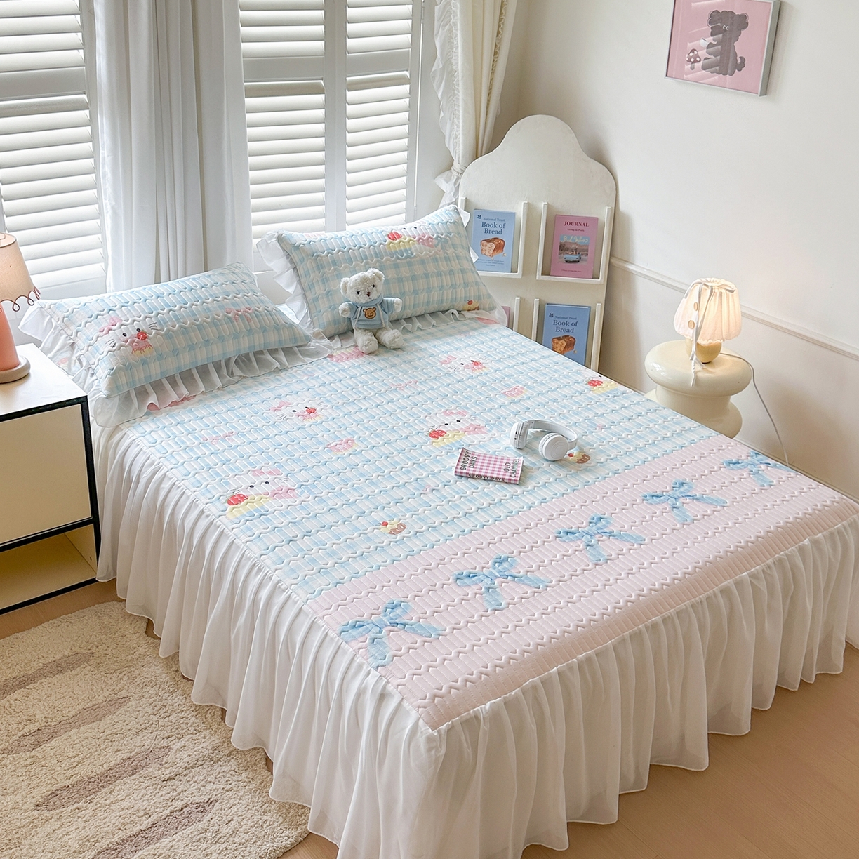 91家纺网 家纺一手货源 找家纺 慕澄2026新款小版印花床裙款乳胶凉席凉感丝夏被四件套 粉蓝乐园