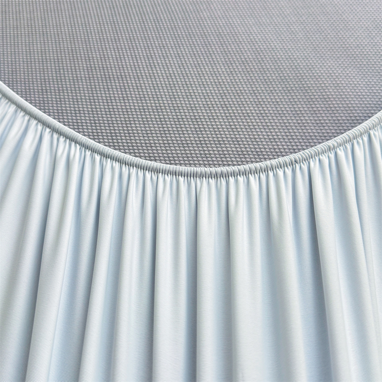 91家纺网 家纺一手货源 找家纺 雯豆家纺 2026新款夏季绣花三明治凉豆豆压花床笠三件套加厚床罩床垫保护套 大耳朵兔床笠款-冰蓝