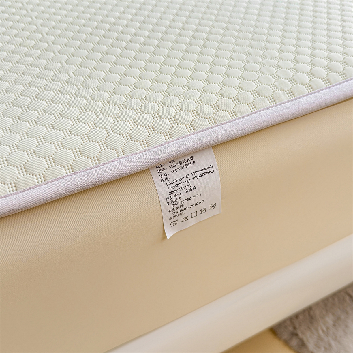 91家纺网 家纺一手货源 找家纺 雯豆家纺 2026新款夏季绣花三明治凉豆豆压花床笠三件套加厚床罩床垫保护套 大耳朵兔床笠款-米黄