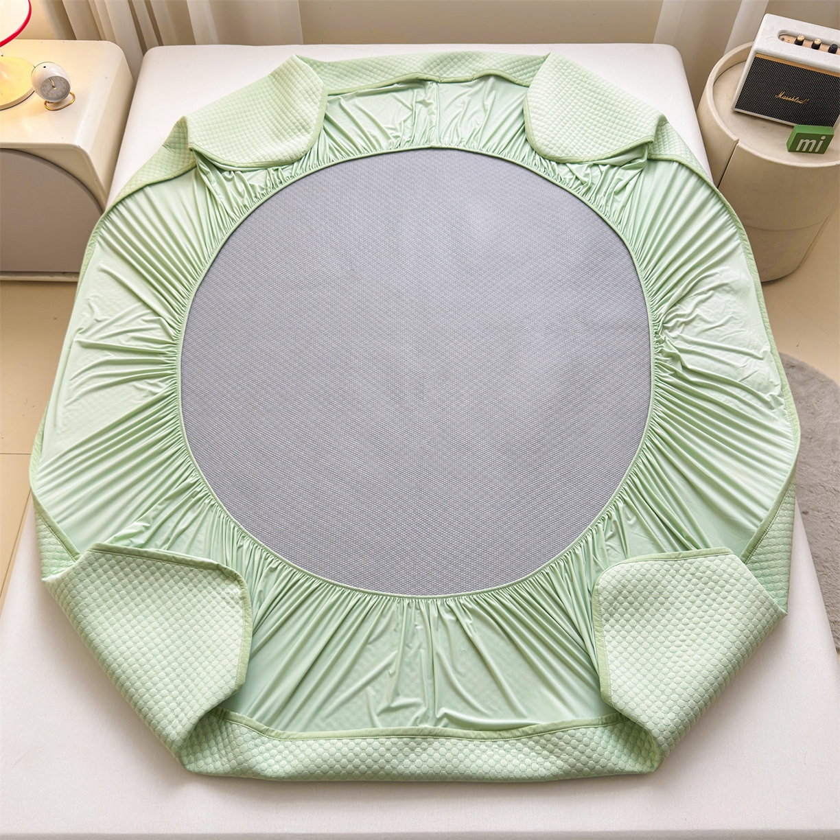 91家纺网 家纺一手货源 找家纺 雯豆家纺 2026新款夏季绣花三明治凉豆豆压花床笠三件套加厚床罩床垫保护套 大耳朵兔床笠款-苹果绿