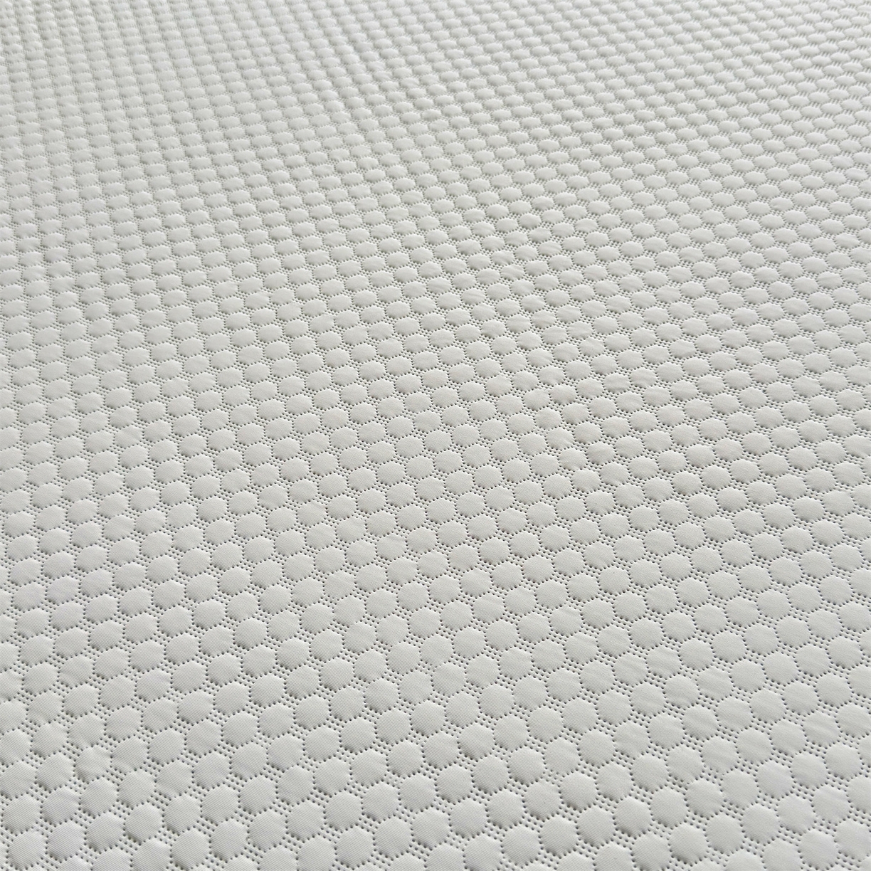 91家纺网 家纺一手货源 找家纺 雯豆家纺 2026新款夏季绣花三明治凉豆豆压花床笠三件套加厚床罩床垫保护套 大耳朵兔床笠款-银灰