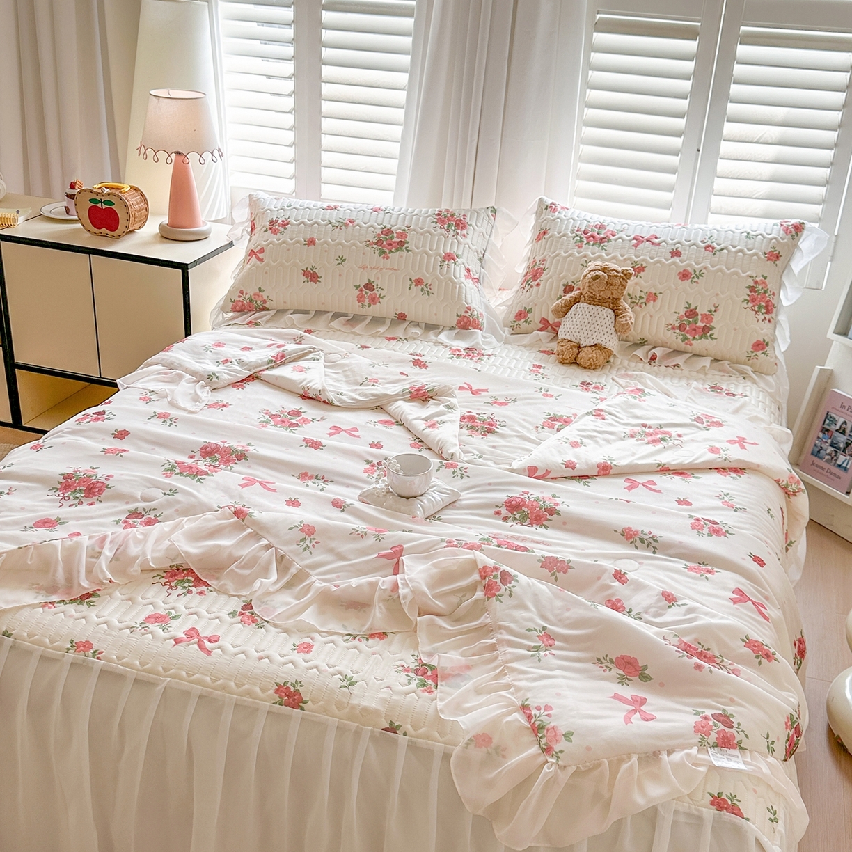 91家纺网 家纺一手货源 找家纺 慕澄2026新款小版印花床裙款乳胶凉席凉感丝夏被四件套 玫瑰结