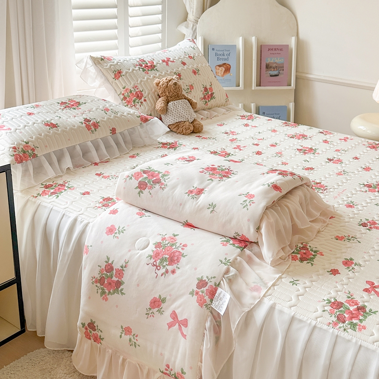 91家纺网 家纺一手货源 找家纺 慕澄2026新款小版印花床裙款乳胶凉席凉感丝夏被四件套 玫瑰结