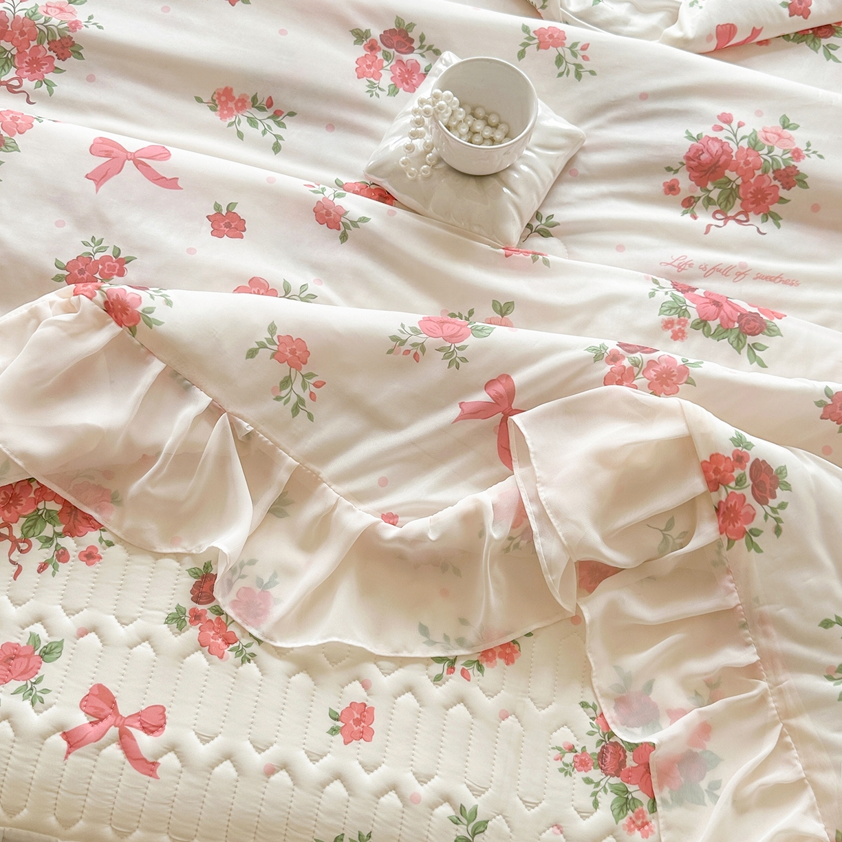 91家纺网 家纺一手货源 找家纺 慕澄2026新款小版印花床裙款乳胶凉席凉感丝夏被四件套 玫瑰结