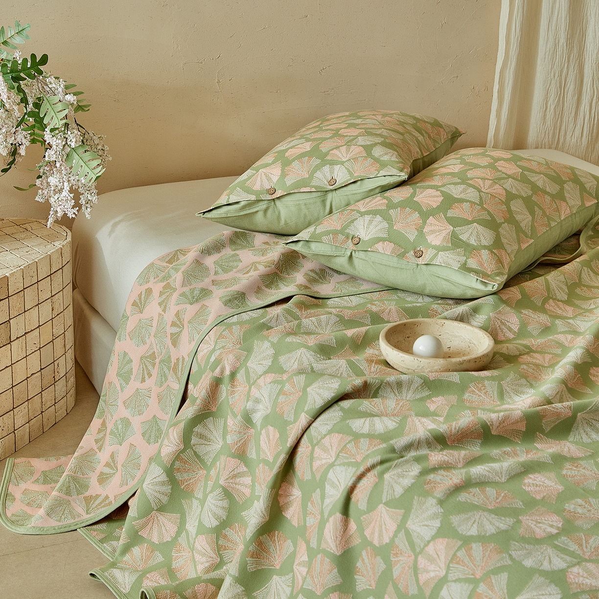 91家纺网 家纺一手货源 找家纺 孑寐家纺 2026新款100%纯棉色织双面大提花老粗布凉席三件套 银杏叶影-绿色