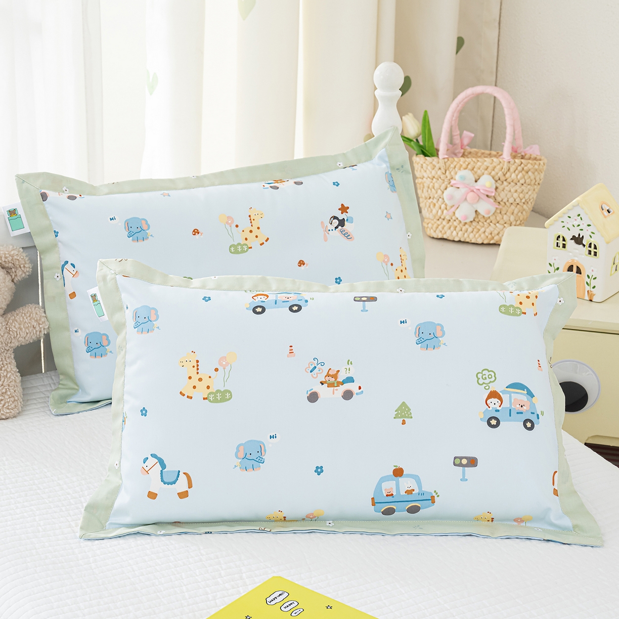 91家纺网 家纺一手货源 找家纺 良佐生活 2026新款A类60支全棉贡缎长绒棉拼角枕套 小熊一家