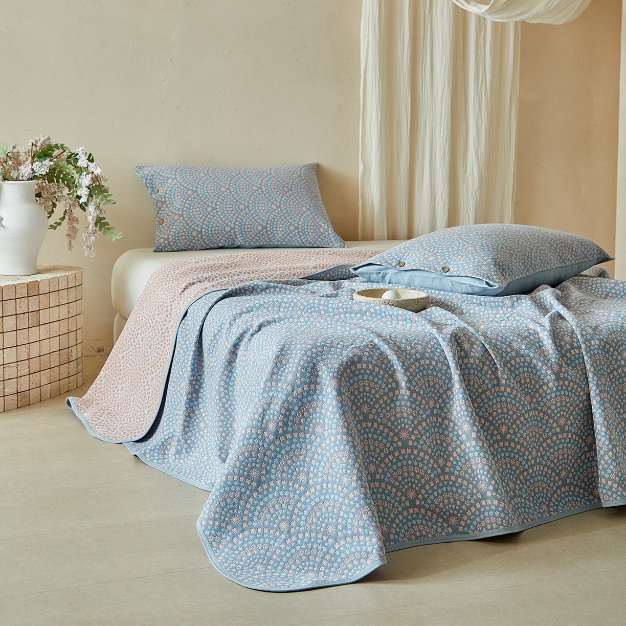 91家纺网 家纺一手货源 找家纺 孑寐家纺 2026新款100%纯棉色织双面大提花老粗布凉席三件套 彩虹太阳花-蓝色