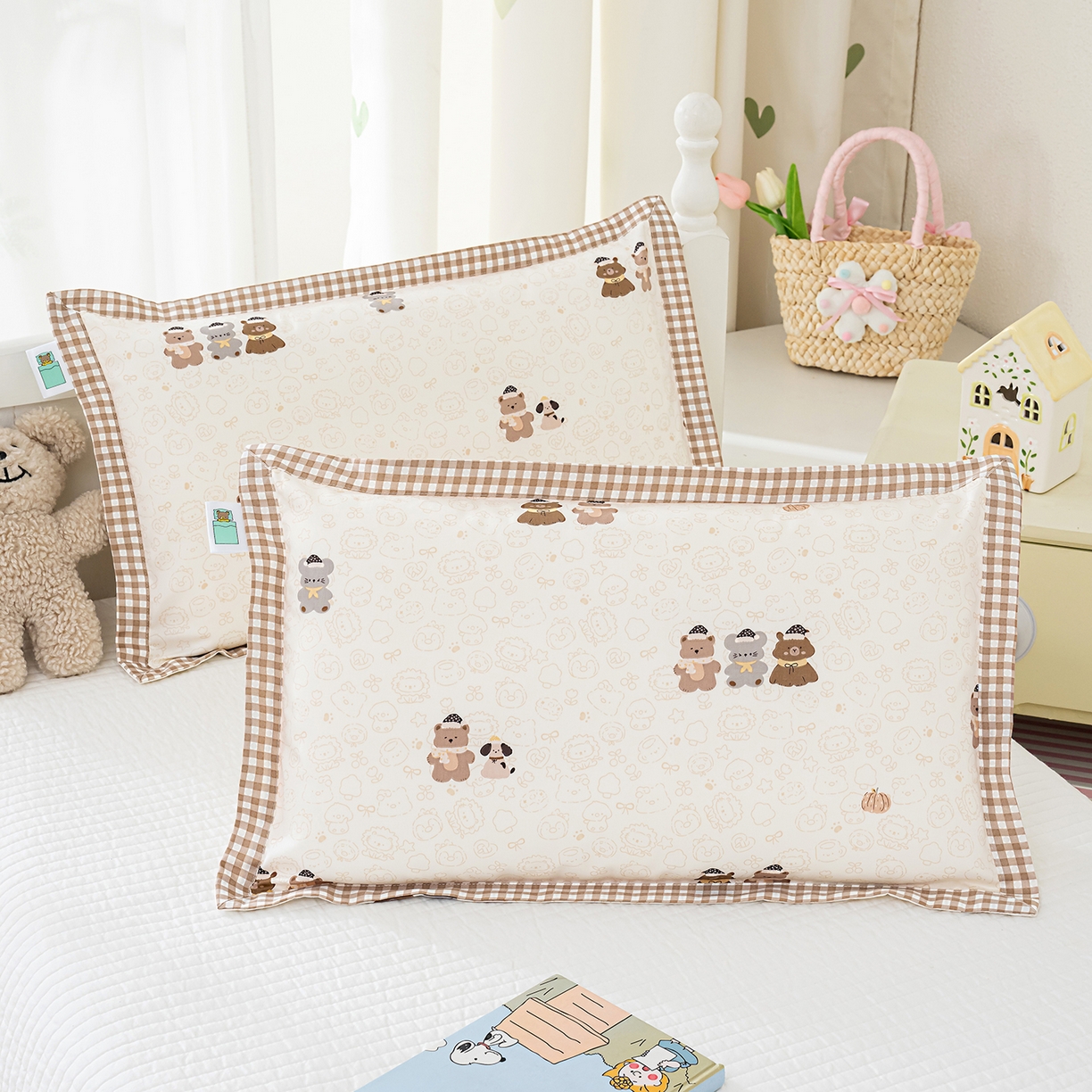 91家纺网 家纺一手货源 找家纺 良佐生活 2026新款A类60支全棉贡缎长绒棉拼角枕套 小熊一家