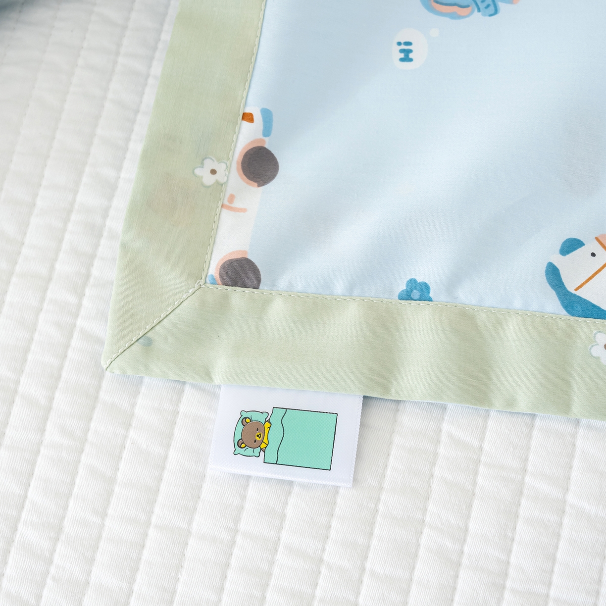 91家纺网 家纺一手货源 找家纺 良佐生活 2026新款A类60支全棉贡缎长绒棉拼角枕套 假日旅行