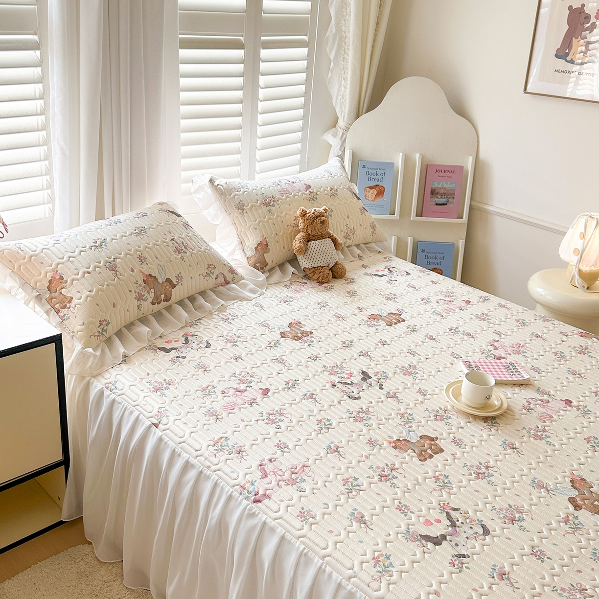 91家纺网 家纺一手货源 找家纺 慕澄2026新款小版印花床裙款乳胶凉席凉感丝夏被四件套 小飞马