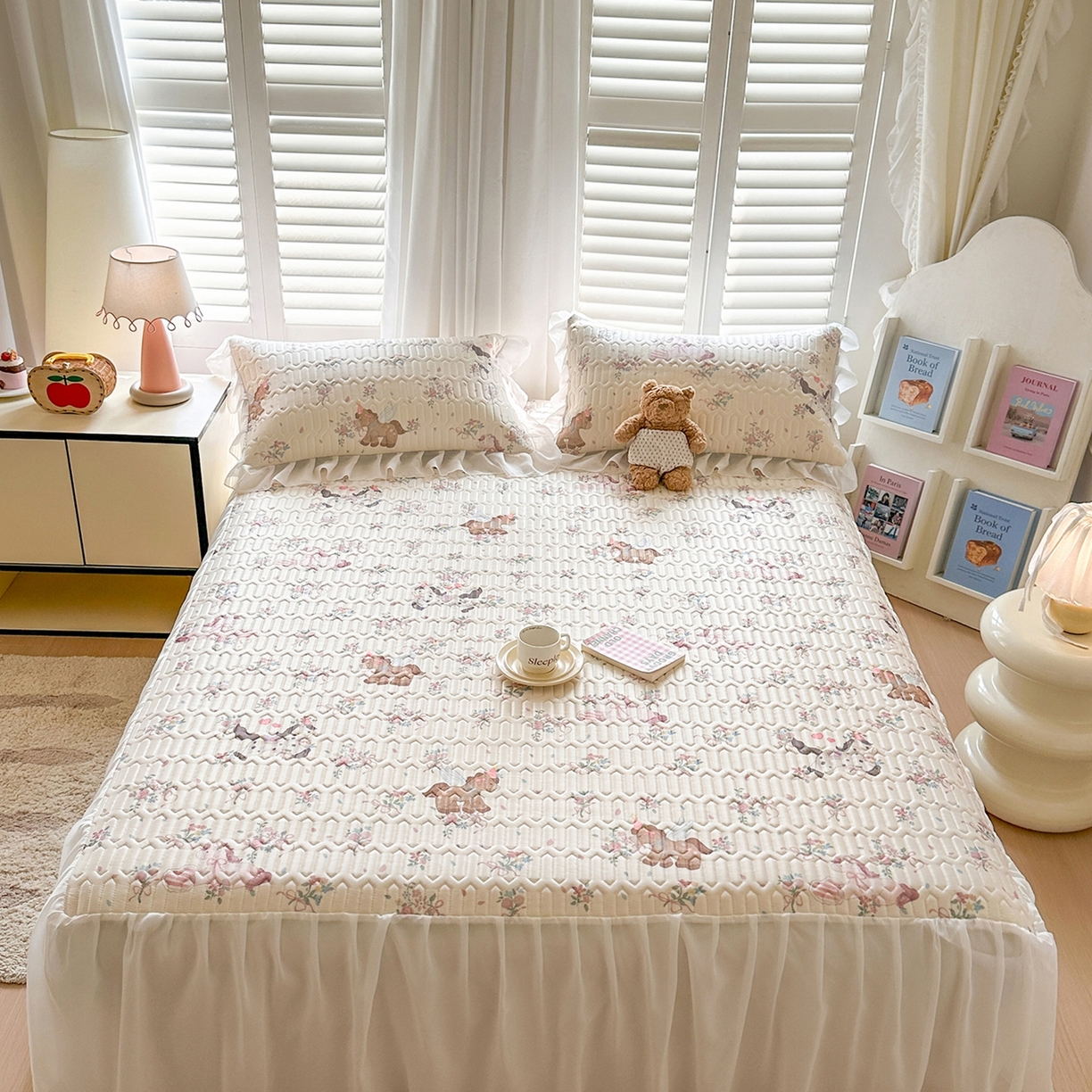 91家纺网 家纺一手货源 找家纺 慕澄2026新款小版印花床裙款乳胶凉席凉感丝夏被四件套 小飞马