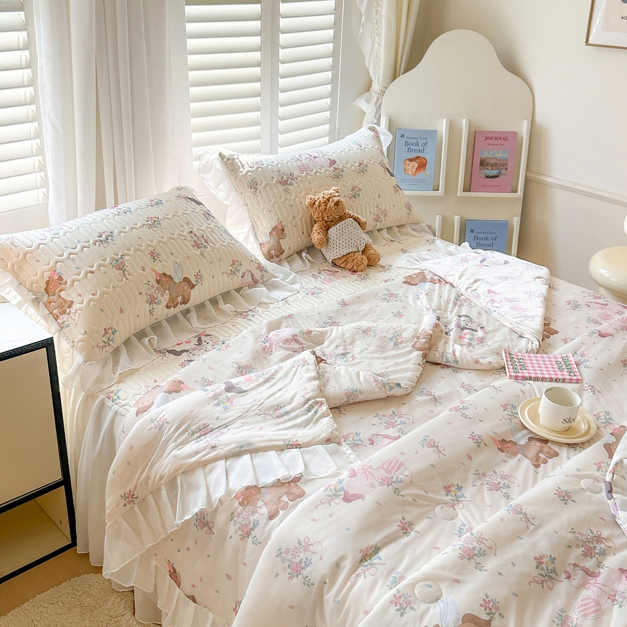 91家纺网 家纺一手货源 找家纺 慕澄2026新款小版印花床裙款乳胶凉席凉感丝夏被四件套 小飞马