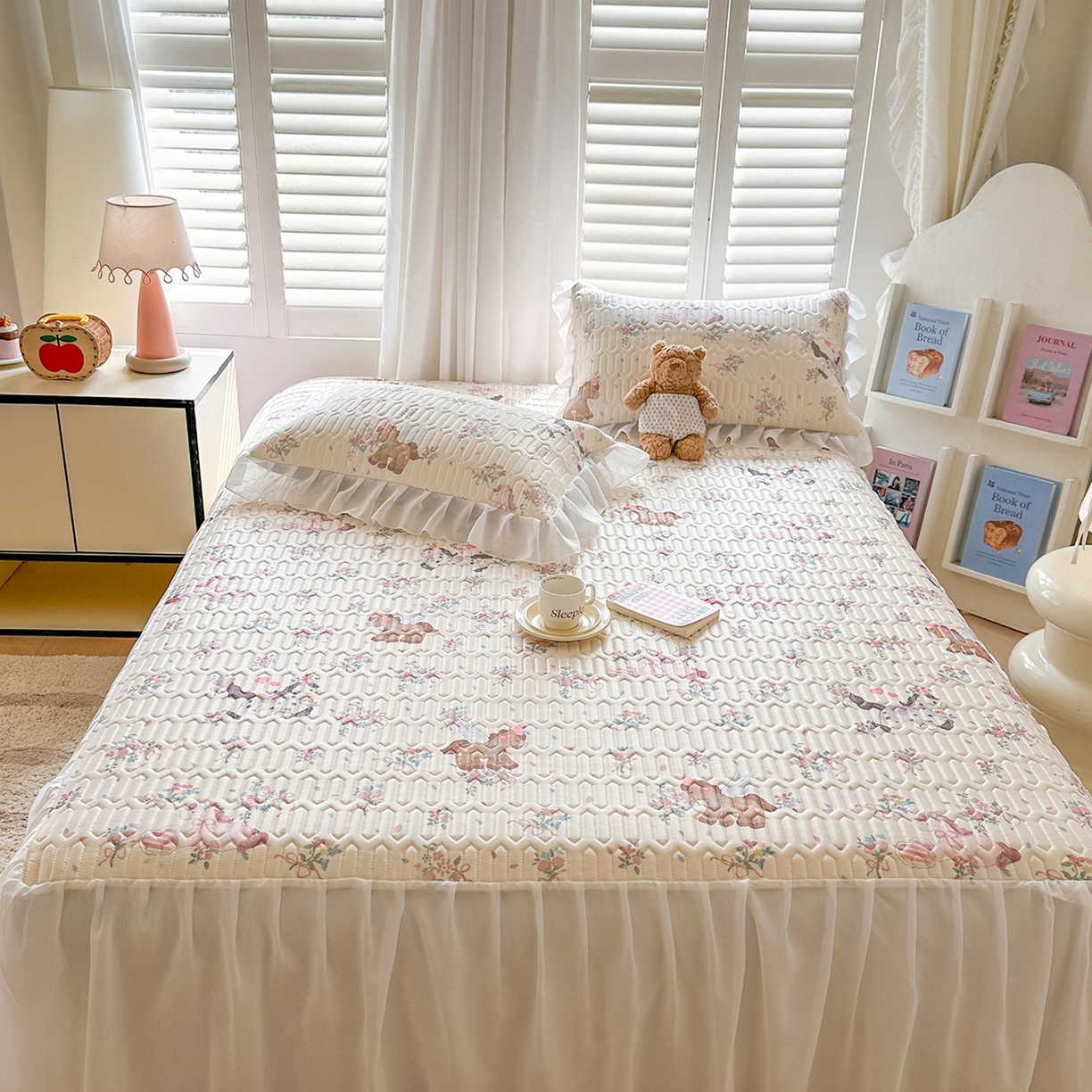 91家纺网 家纺一手货源 找家纺 慕澄2026新款小版印花床裙款乳胶凉席凉感丝夏被四件套 小飞马