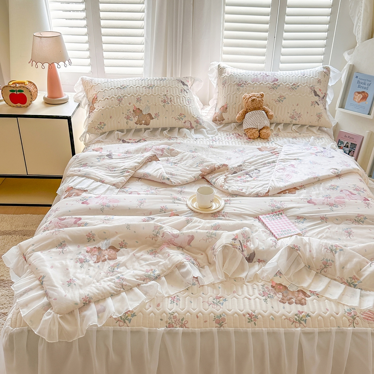 91家纺网 家纺一手货源 找家纺 慕澄2026新款小版印花床裙款乳胶凉席凉感丝夏被四件套 小飞马