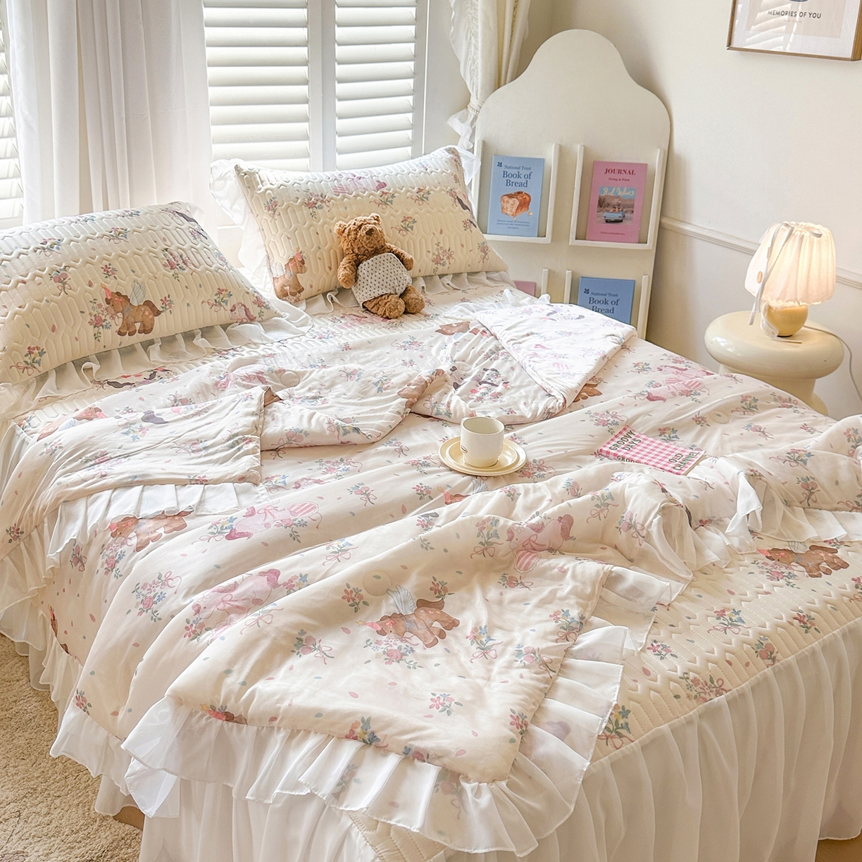 91家纺网 家纺一手货源 找家纺 慕澄2026新款小版印花床裙款乳胶凉席凉感丝夏被四件套 小飞马