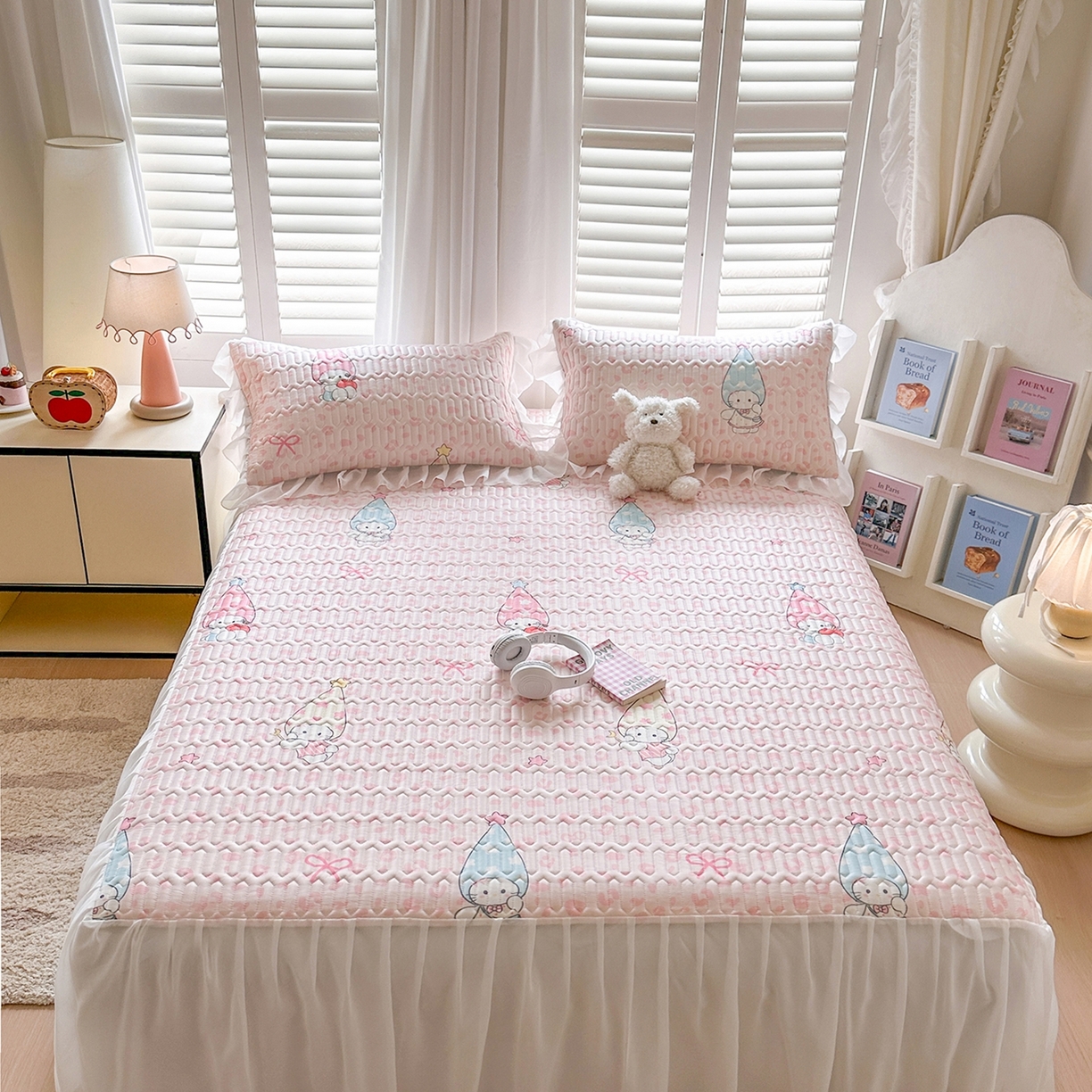 91家纺网 家纺一手货源 找家纺 慕澄2026新款小版印花床裙款乳胶凉席凉感丝夏被四件套 小精灵