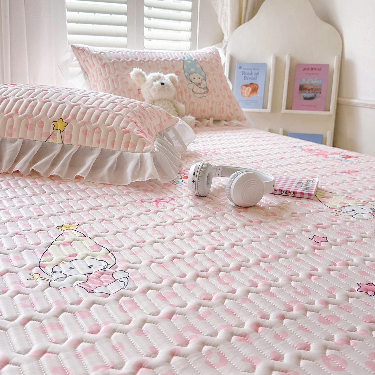 91家纺网 家纺一手货源 找家纺 慕澄2026新款小版印花床裙款乳胶凉席凉感丝夏被四件套 小精灵