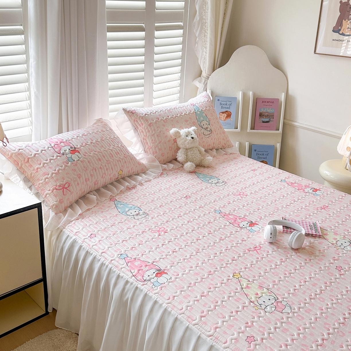 91家纺网 家纺一手货源 找家纺 慕澄2026新款小版印花床裙款乳胶凉席凉感丝夏被四件套 小精灵