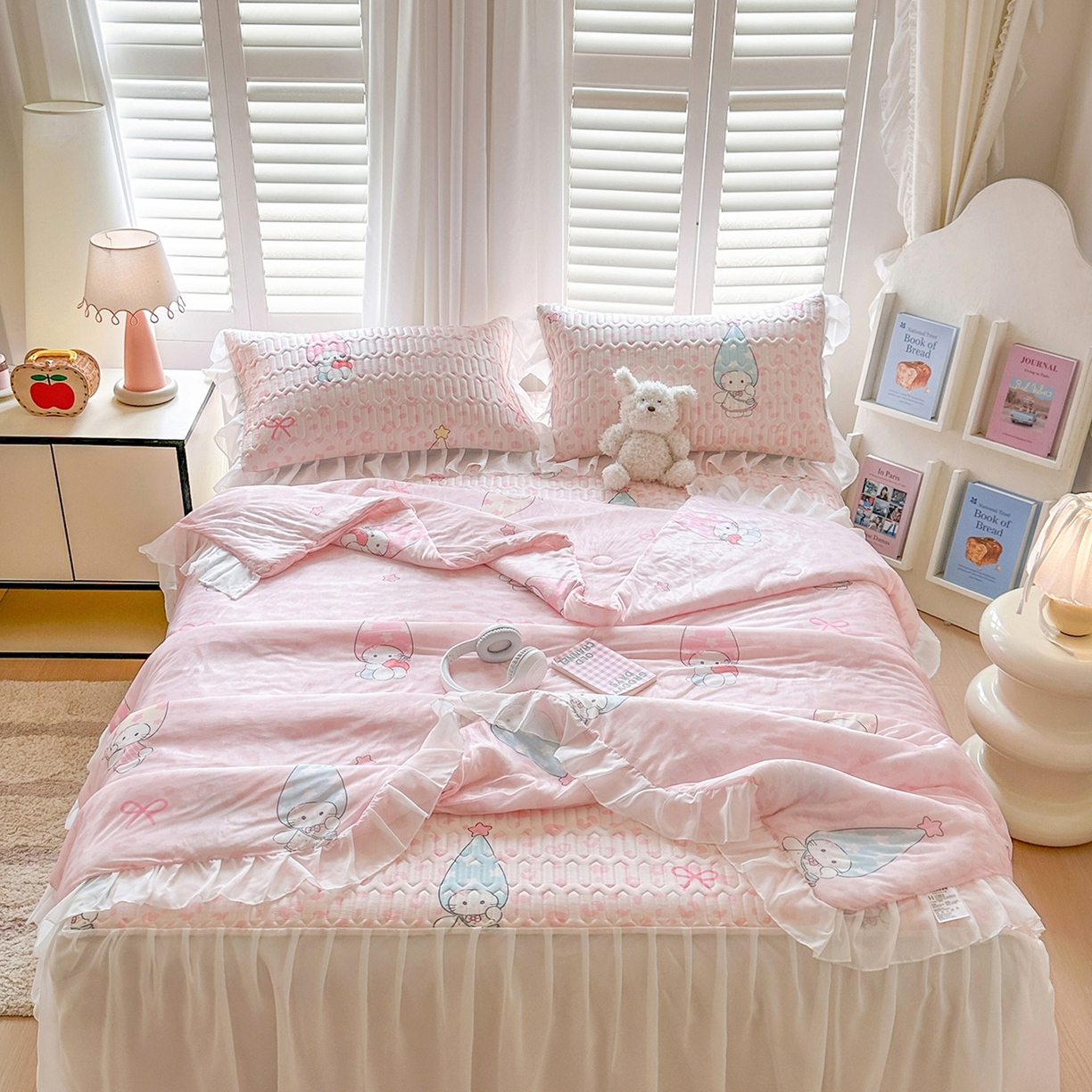 91家纺网 家纺一手货源 找家纺 慕澄2026新款小版印花床裙款乳胶凉席凉感丝夏被四件套 小精灵