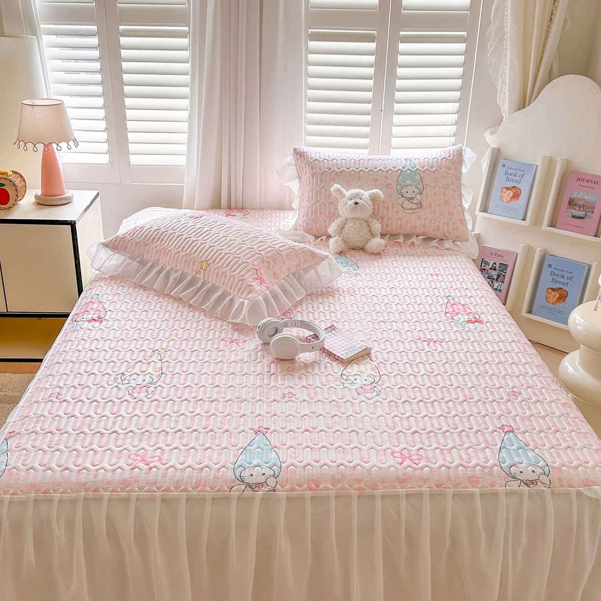 91家纺网 家纺一手货源 找家纺 慕澄2026新款小版印花床裙款乳胶凉席凉感丝夏被四件套 小精灵