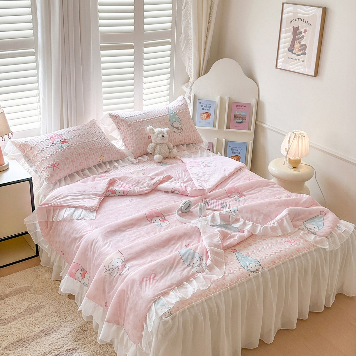 91家纺网 家纺一手货源 找家纺 慕澄2026新款小版印花床裙款乳胶凉席凉感丝夏被四件套 小精灵