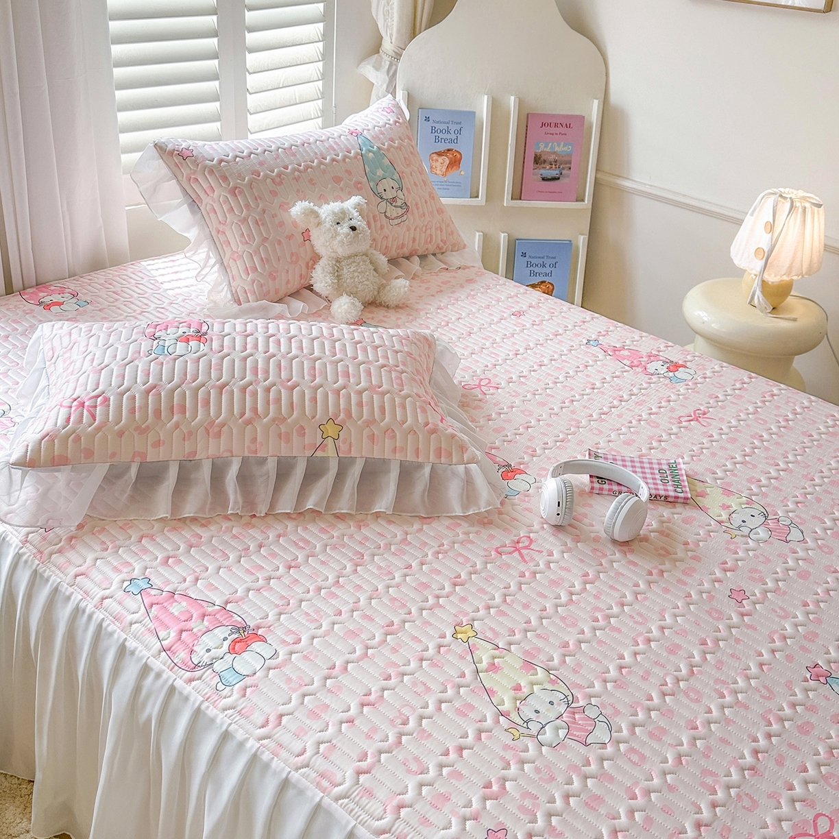 91家纺网 家纺一手货源 找家纺 慕澄2026新款小版印花床裙款乳胶凉席凉感丝夏被四件套 小精灵